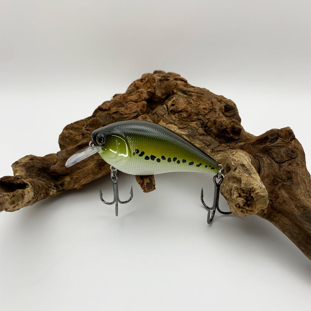 Fishing Lure 2.5 Square Bill Type KO Baby Bass Crankbait 2.5 Square Bill Lure  5/8 oz.  2-3/4″ Length  Shallow Diving Depth 1′-4′  Floating Lure  Rattling  Hyper Wire Stainless Split Rings  4X Strong Short Shank Black Nickel Hooks  Similar to the Lucky Craft 2.5 Square Bill