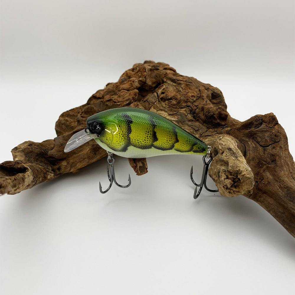 Fishing Lure 2.5 Square Bill Type KO Craw Green Black Eyes Crankbait 2.5 Square Bill Lure  5/8 oz.  2-3/4″ Length  Shallow Diving Depth 1′-4′  Floating Lure  Rattling  Hyper Wire Stainless Split Rings  4X Strong Short Shank Black Nickel Hooks  Similar to the Lucky Craft 2.5 Square Bill